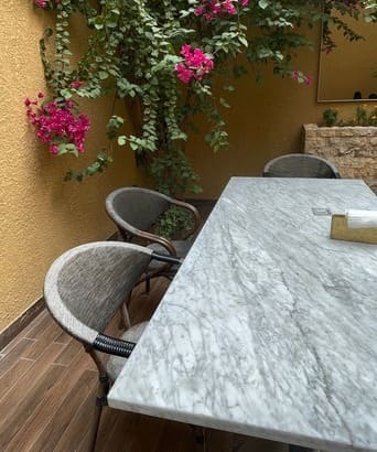 Outdoor marble table with Rockshield protection film